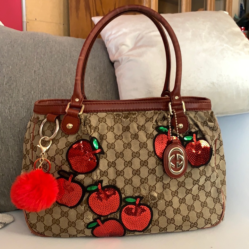 Gucci 🍎 Tote 👜make an offer